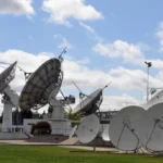 El Gobierno privatizará los megahertz de Arsat y Telecom, y anunció que los diarios papel pagarán IVA