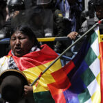 Choques en La Paz entre afines a Morales y la policía tras marcha por crisis económica