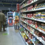 Los consumidores serbios se unen al boicot de los supermercados en protesta por la subida de precios