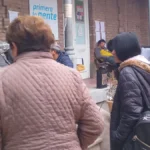 La auditoría de pensiones no contributivas genera colas de madrugada y proyecta 177.000 bajas en todo el país