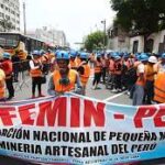Trabajadores mineros marchan en Perú exigiendo más seguridad al gobierno
