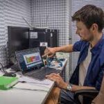 Mover un auto con la mente ya es posible y se hizo en la Argentina: cómo funciona esta tecnología