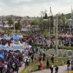 La marcha universitaria en Mendoza reunió más de 20.000 personas: hubo festejo y abucheos a dirigentes