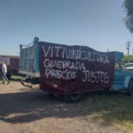 Productores se manifestaron sobre la ruta 7, en San Martín: denuncian fuerte crisis del sector vitivinícola