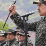 Maduro ordena crear comandos de defensa ante posible “lucha armada” por despliegue militar de Estados Unidos