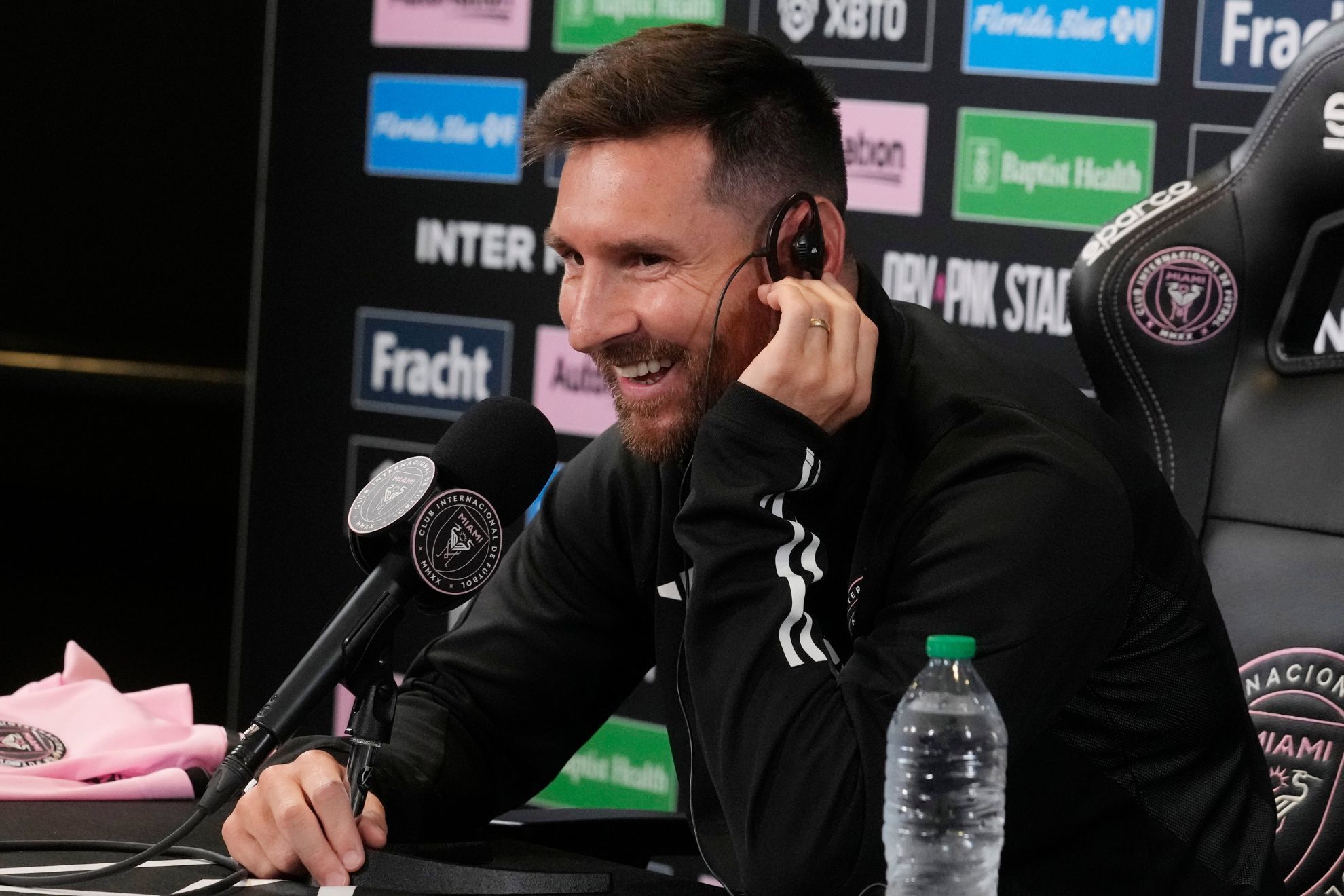Lionel Messi les mandó un video sorpresa a los jugadores del club que compró en España: “Los estoy siguiendo”