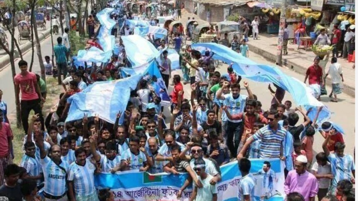 Furor por Messi en Bangladesh: así festejaron el triunfo de la Selección argentina en las calles