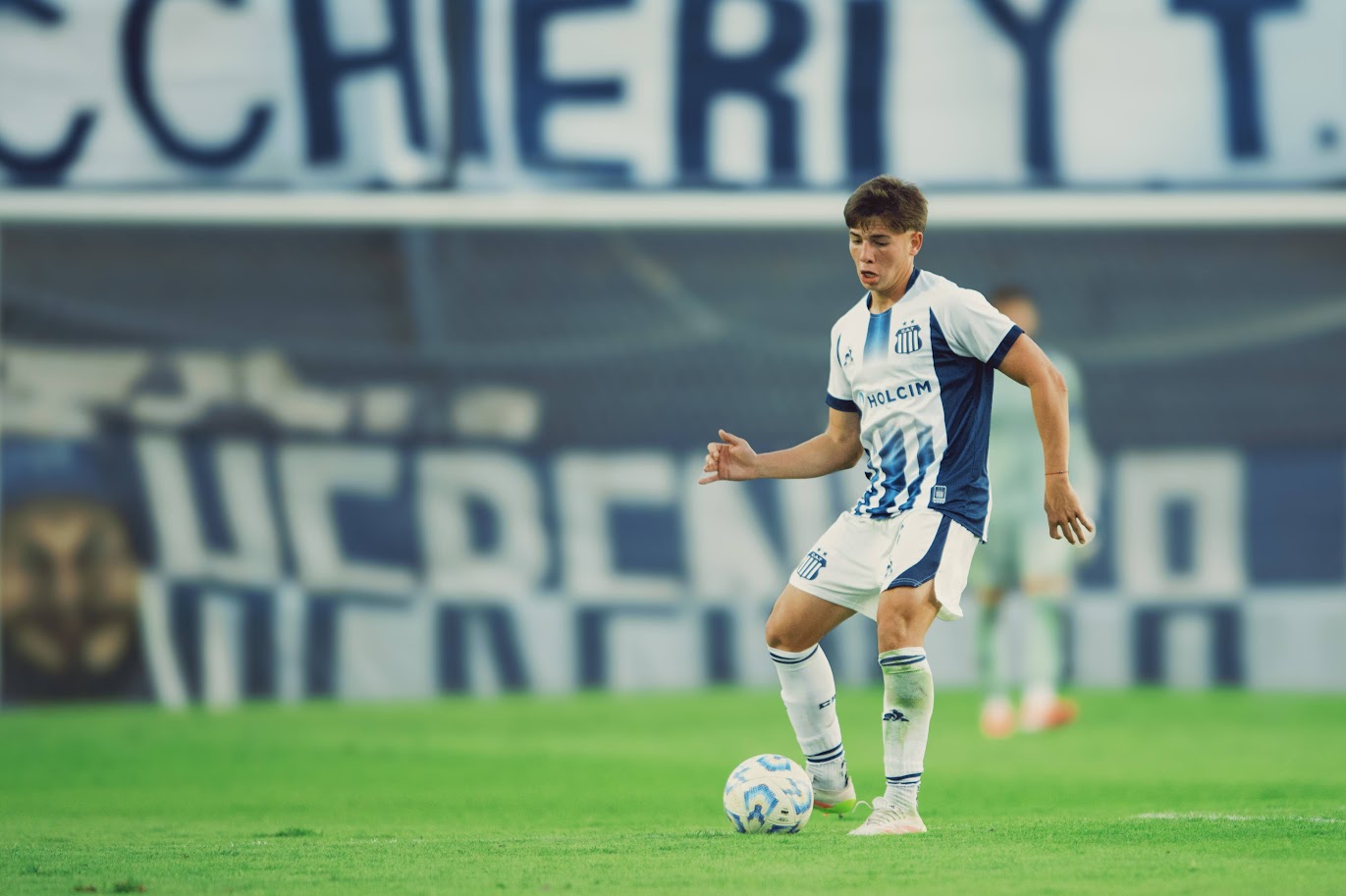 Escándalo en un partido de la Reserva: hubo trompadas e insultos entre el cuerpo técnico de Talleres e hinchas de Atlético Tucumán